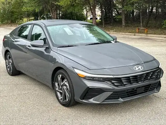 2025 Hyundai Elantra exterior