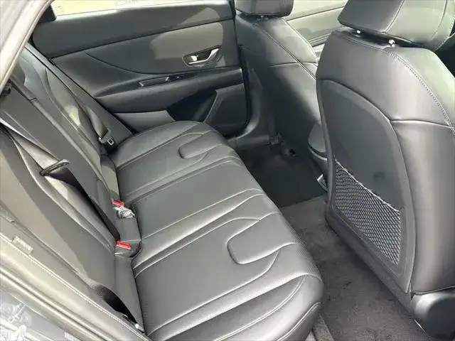 2025 Hyundai Elantra seats