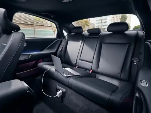 2025 IONIQ Laptop Charging under the Seats