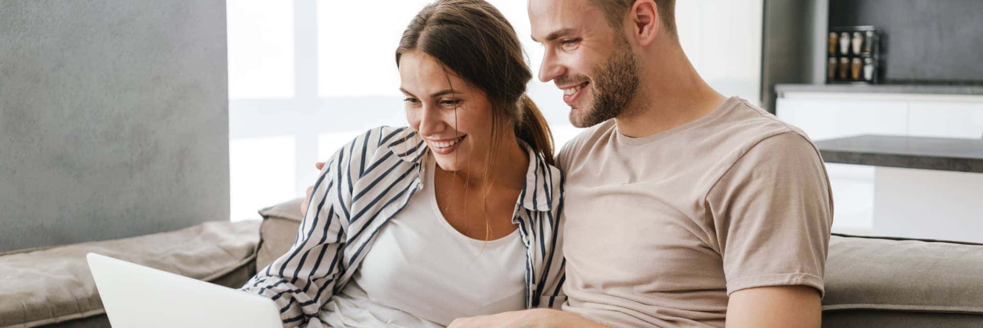couple shopping online