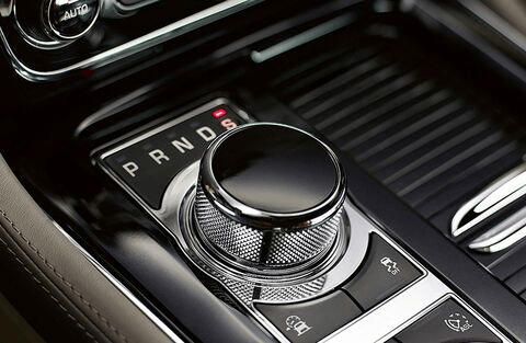 gear shift dial on the 2018 Jaguar XJ