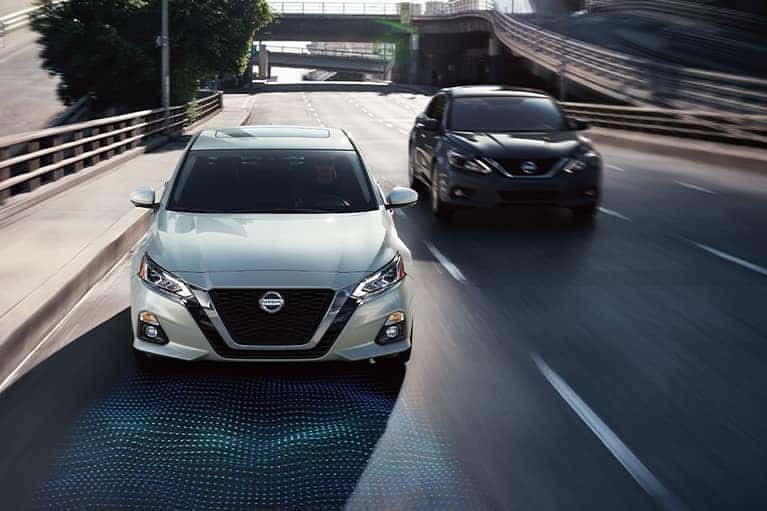 Boulder Gray Pearl 2022 Nissan Altima front view_mobile