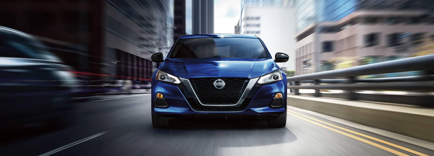 Deep Blue Pearl 2022 Nissan Altima front view (1)