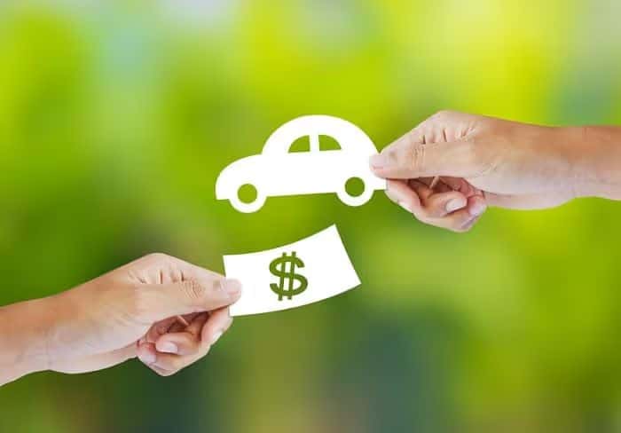 Hand_With_Money_and_Car