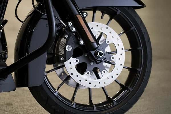 https://di-uploads-development.dealerinspire.com/avalancheharleydavidson/uploads/2017/08/003-kf3-blacked-out-cast-aluminum-wheels.jpg