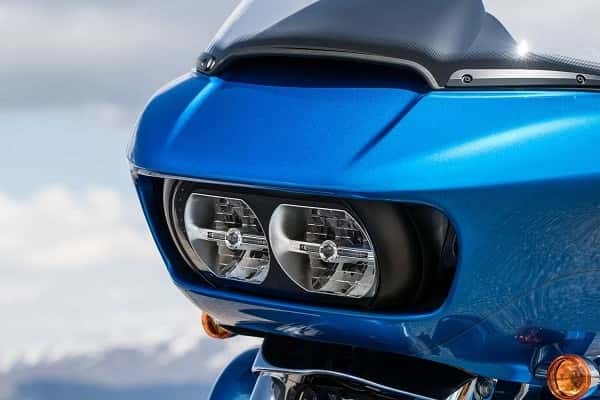 https://di-uploads-development.dealerinspire.com/avalancheharleydavidson/uploads/2017/08/003-kf3-dual-daymaker-reflector-LED-headlamps.jpg