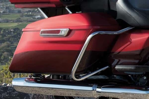 https://di-uploads-development.dealerinspire.com/avalancheharleydavidson/uploads/2017/08/009-kf9-one-touch-opening-saddlebags.jpg