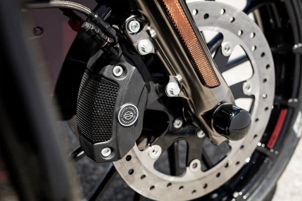 https://di-uploads-development.dealerinspire.com/avalancheharleydavidson/uploads/2018/08/19-cvo-cvo-street-glide-reflex-linked-brembo-brakes-with-standard-abs-k8.jpg