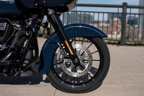 https://di-uploads-development.dealerinspire.com/avalancheharleydavidson/uploads/2018/08/19-touring-road-glide-special-blacked-out-talon-wheels-k3.jpg