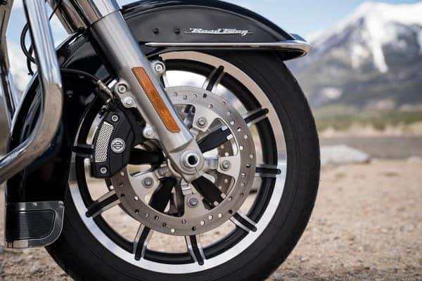 https://di-uploads-development.dealerinspire.com/avalancheharleydavidson/uploads/2018/08/19-touring-road-king-reflex-linked-brembo-brakes-with-optional-abs-k6.jpg