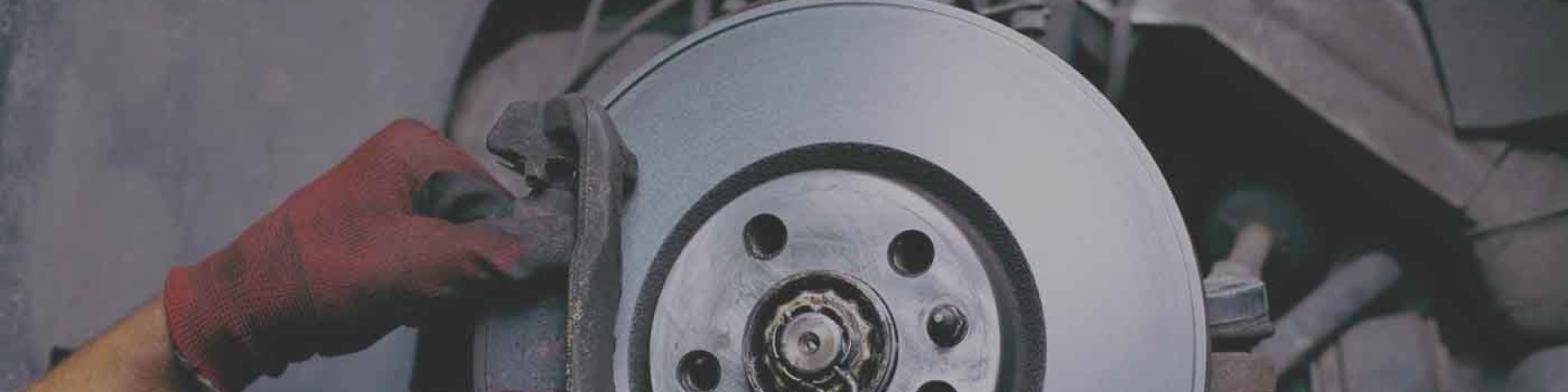 technician-installs-brakes