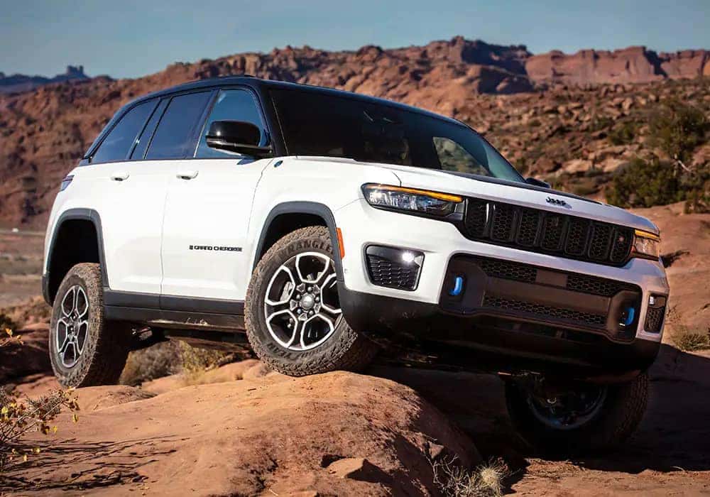 2023-Grand-Cherokee-Capability-Traction-Desktop