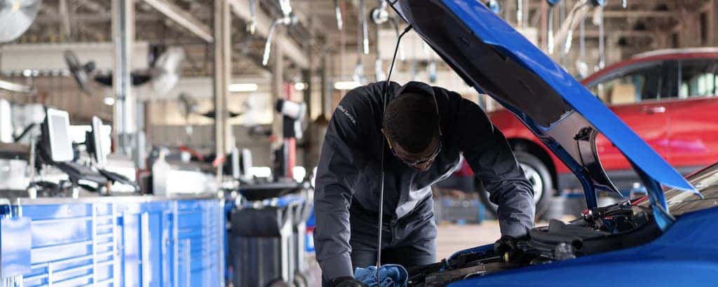 2021 GM Mechanic fixing a chevy