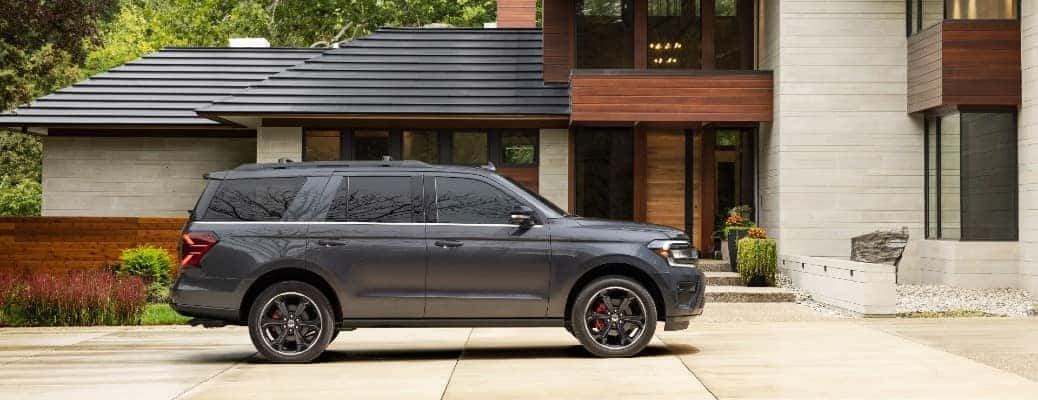 2022 Ford Expedition side view