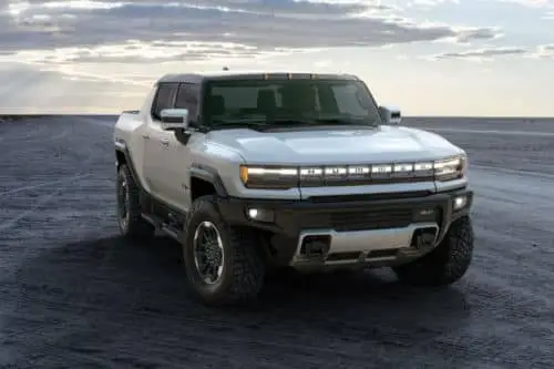 What does Super Cruise technology do in the 2022 GMC HUMMER EV?