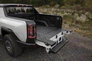 2022-GMC-HUMMER-EV-Exterior-Truck-Bed-Tailgate-Open_o