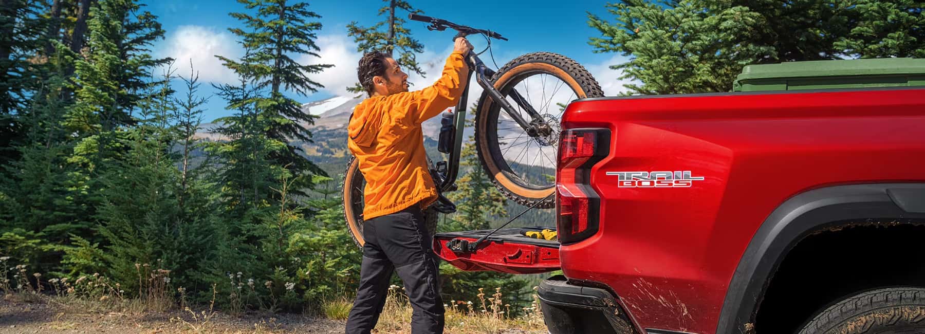 2025-Chevrolet-Colorado-man-loads-mountain-bike-into-truck-bed