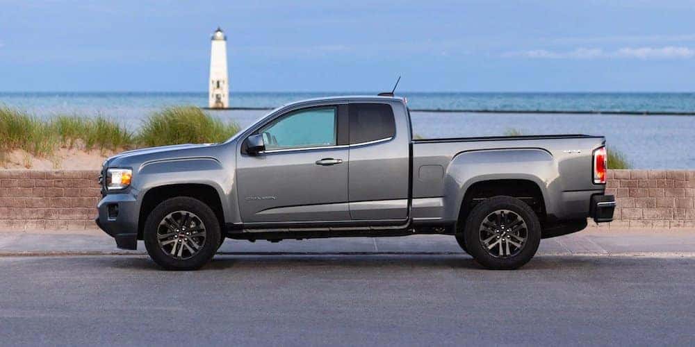 2020 GMC Canyon nær vand