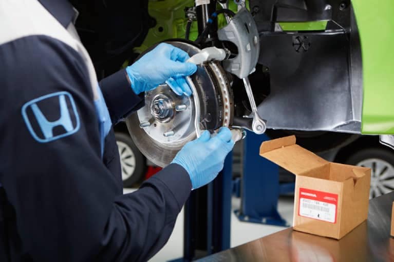 Honda-Technician-replacing-brake-rotors
