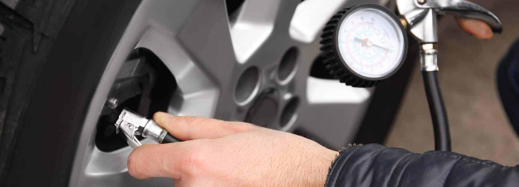 Mechanic-fils-air-in-a-tire_mobile