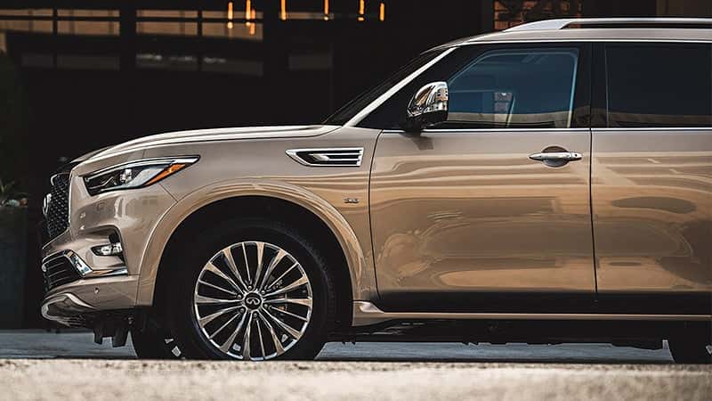 2020-Infiniti-QX80-side-view