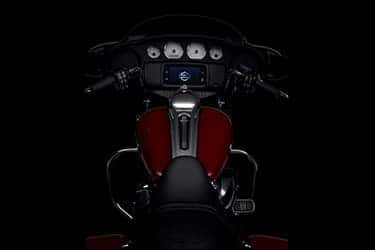 https://di-uploads-development.dealerinspire.com/dibrandhubharleydavidson/uploads/2021/01/2021-StreetGlide-Features-03.jpg