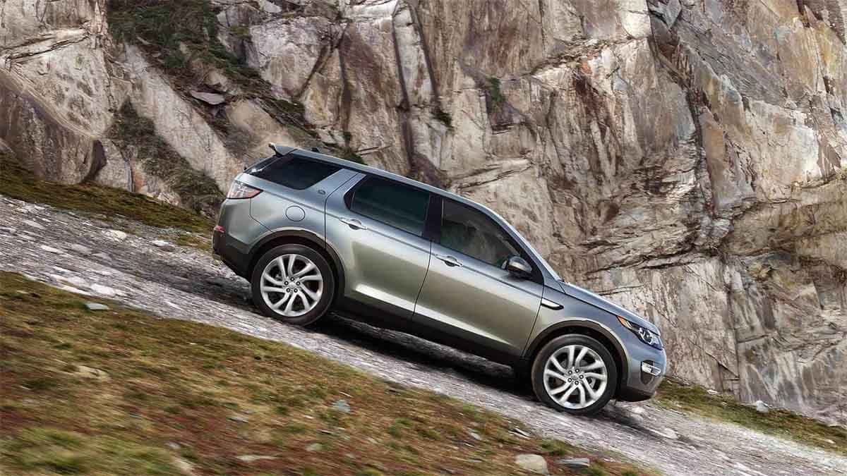 2018 Land Rover Discovery Sport off roading down a hill