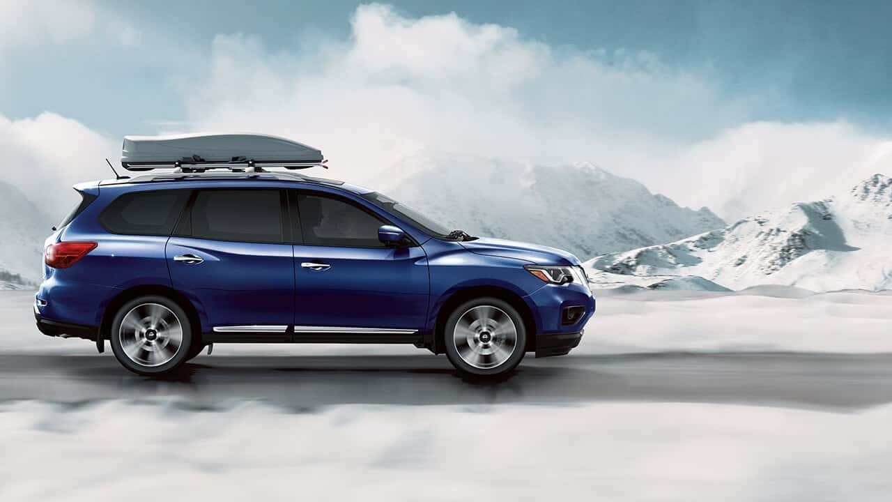 2018 Nissan Pathfinder driving in snow