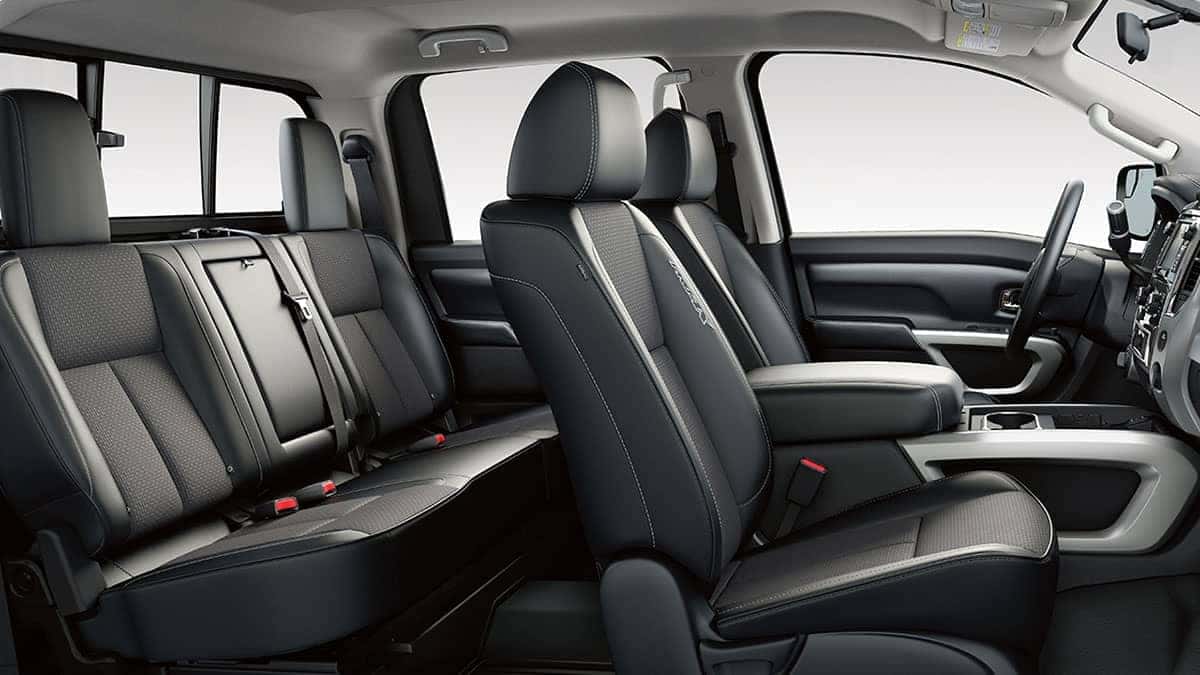 2018 Nissan Titan black cloth interior