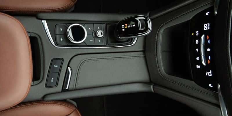 2021-Cadillac-XT5-06