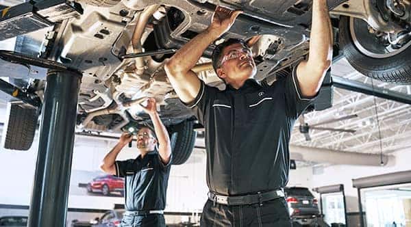 MB service techs working