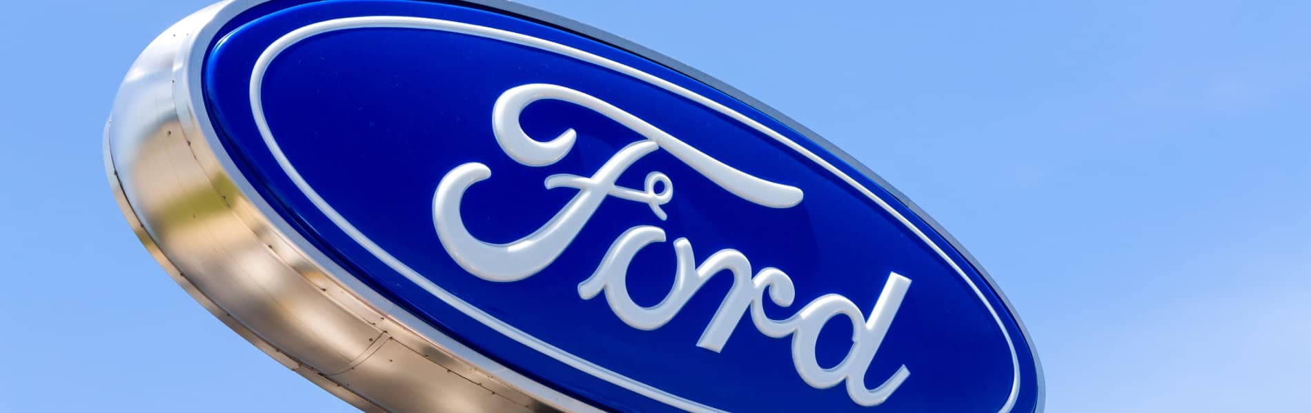 Ford sign with a background of the sky