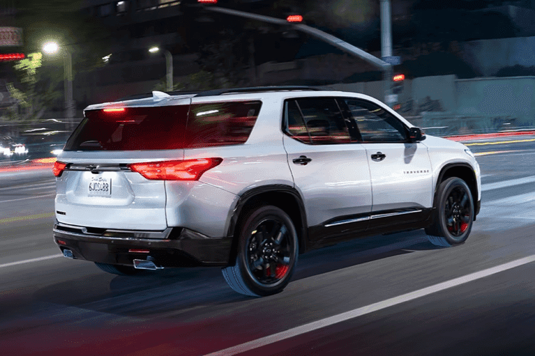 2023-Chevrolet-Traverse-speeds-city-street-at-night