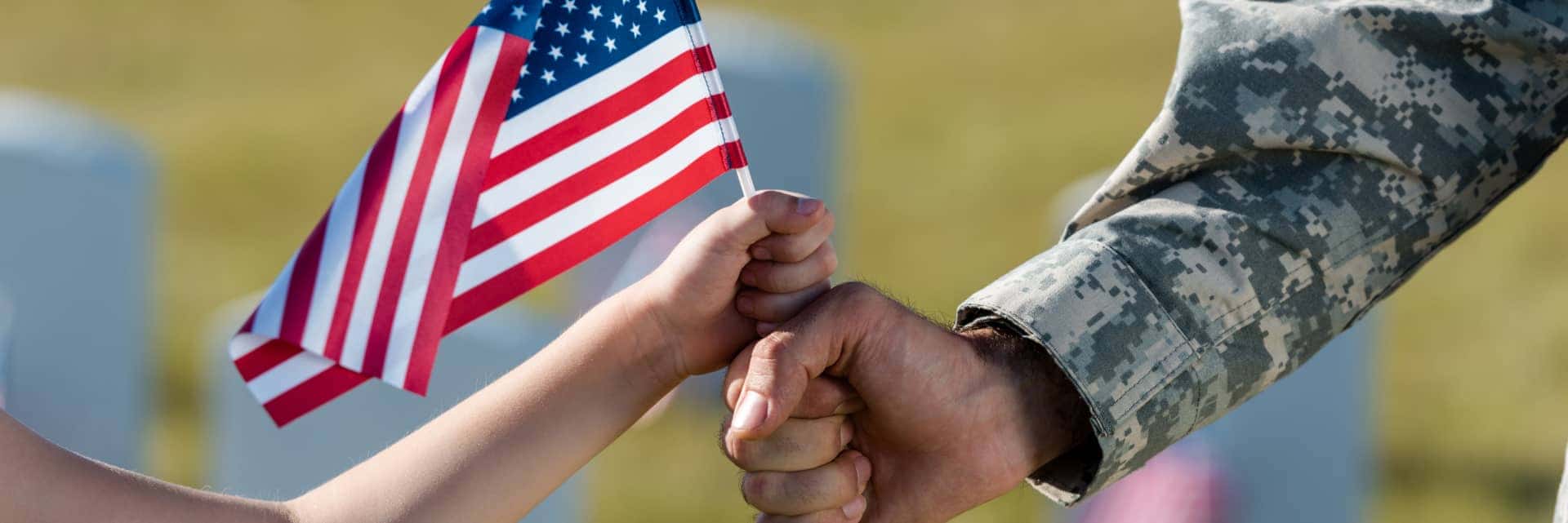 soldier and child holding american flag