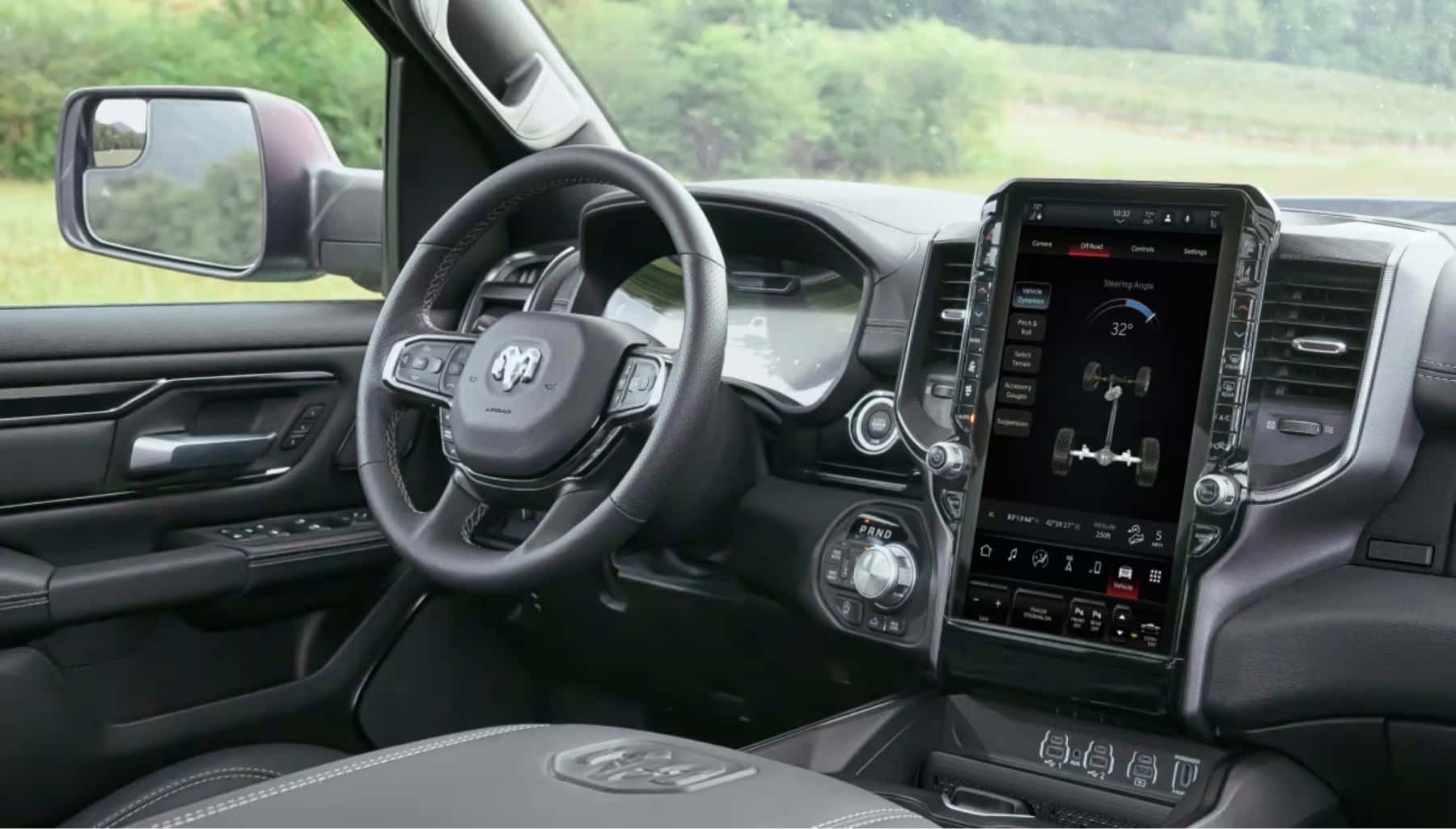 2626-ram-1500-front-dashboard-with-screens