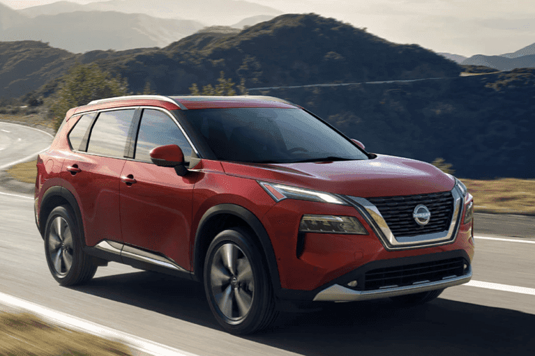 2023-Nissan-rogue-mountains-in-distance