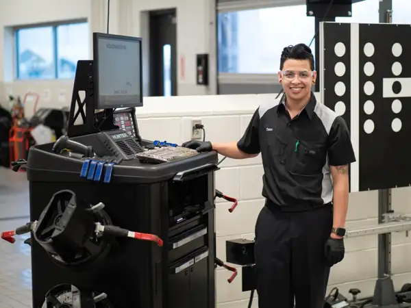 Hendrick-Collision-Technician