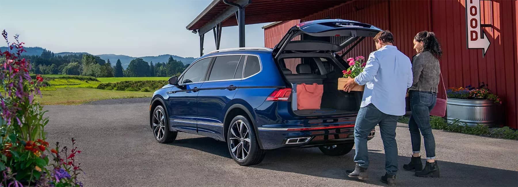 2023 VW Tiguan trunk being packed