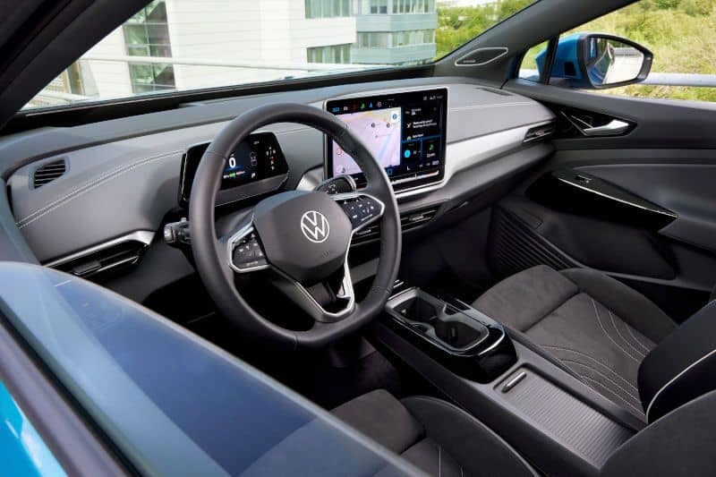 The cockpit and controls in the 2024 VW ID.4 (1)