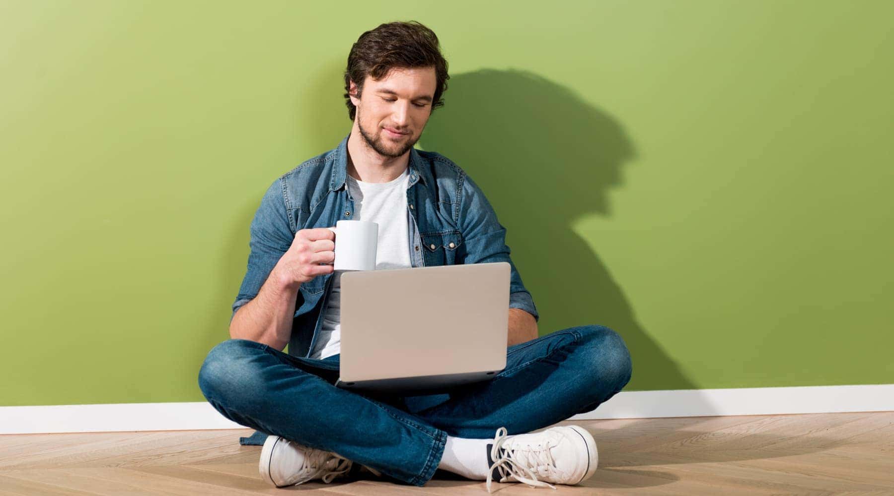 Guy with his laptop in his lap