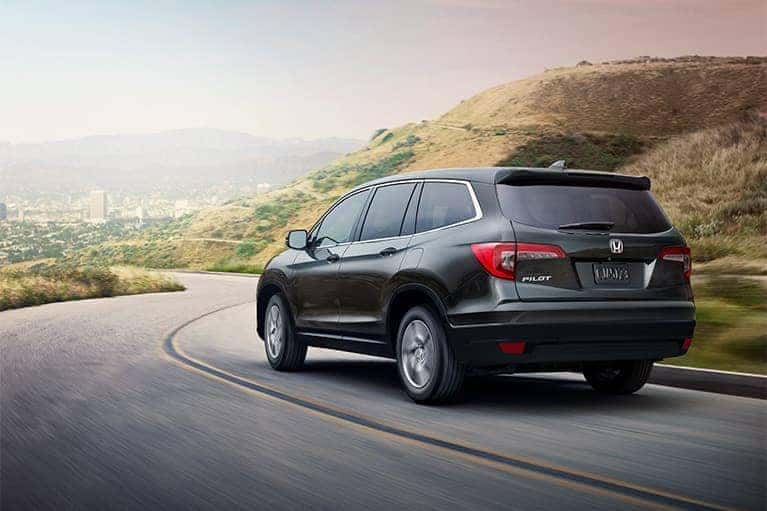 2021-honda-pilot-LX-driving-mobile