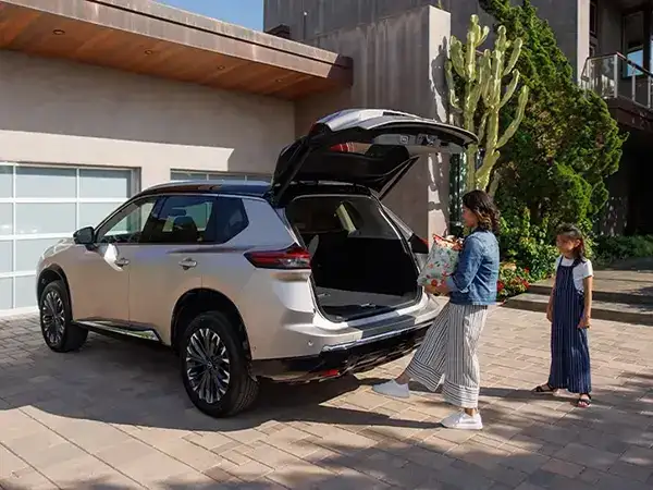 2025 Nissan Rogue lift gate