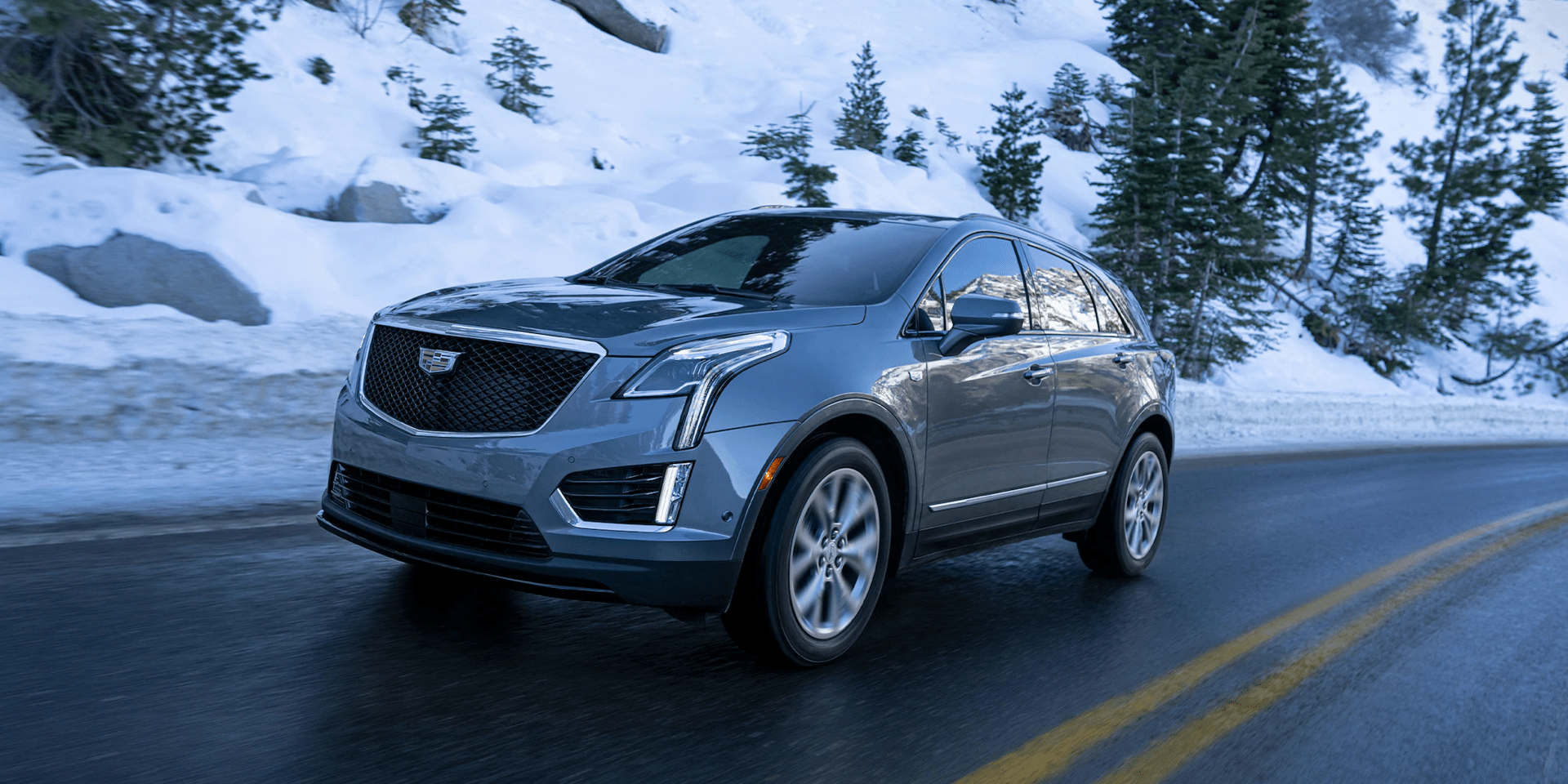 XT5 drives on paved, shoveled snowy highway