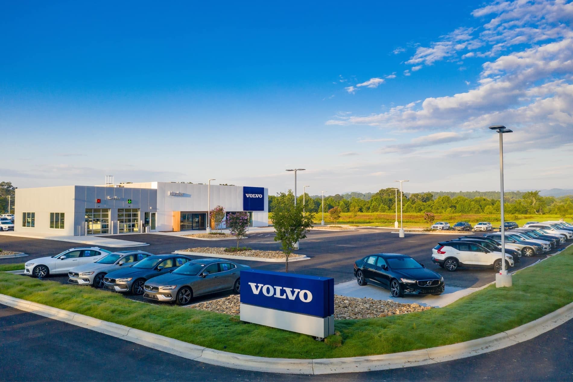 Hunter Volvo Cars Asheville exterior view