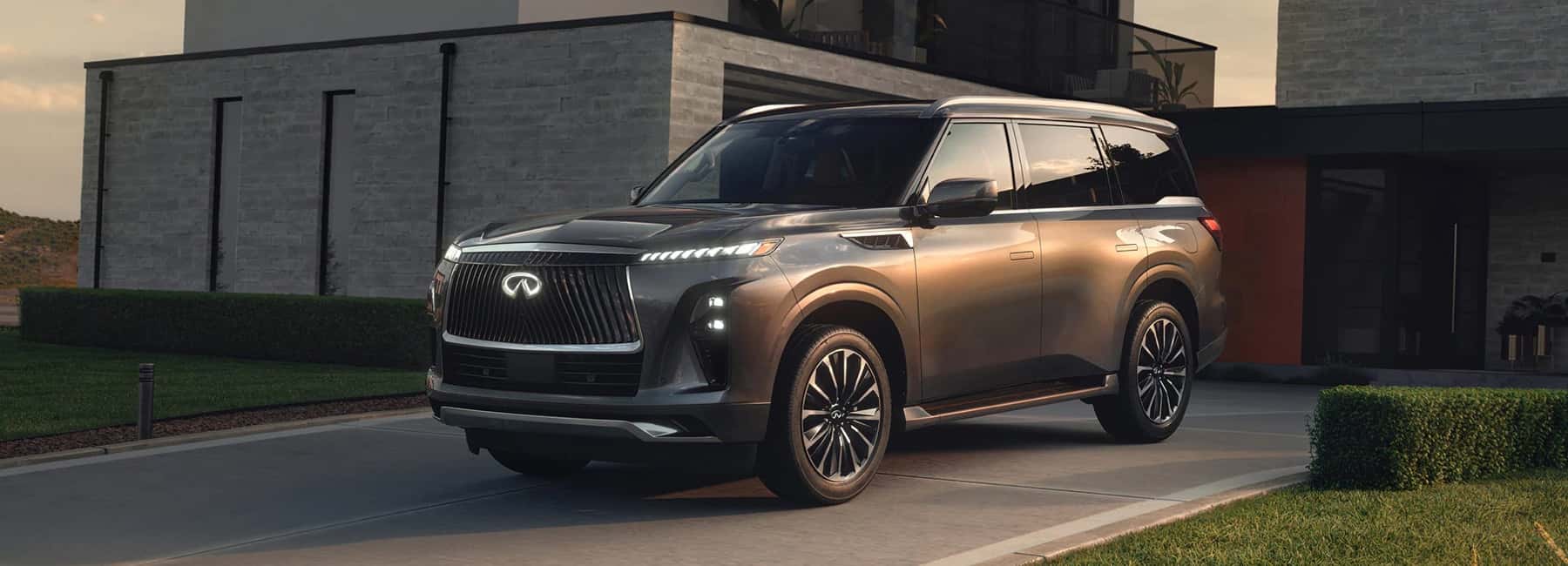 gray-2027-infiniti-qx80 parked