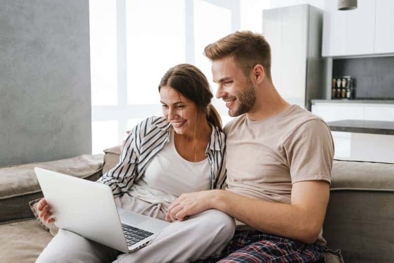 couple shopping online