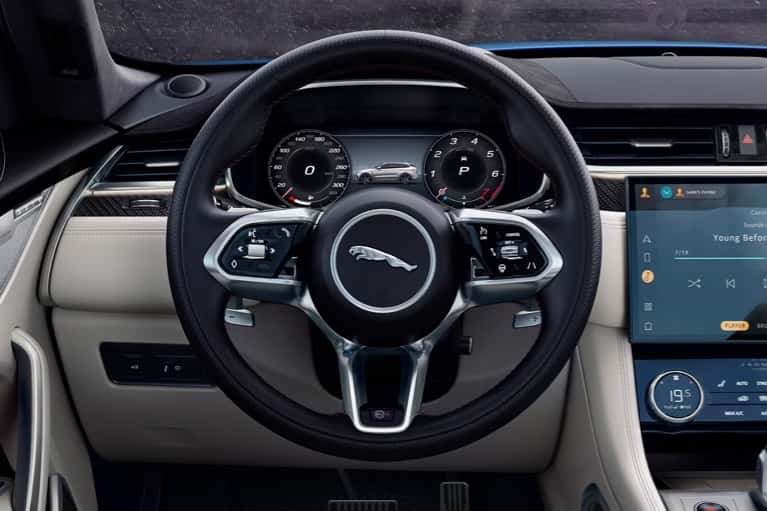 2026-jaguar-f-pace-svr-dashboard-mobile