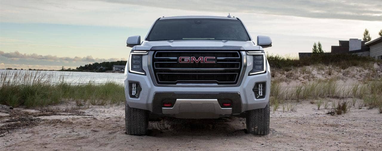 2022 GMC Yukon on by the beachside front view