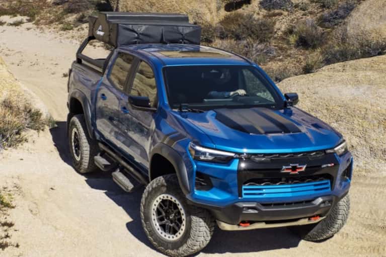 2026-Colorado-driving-rocky-terrain-mobile