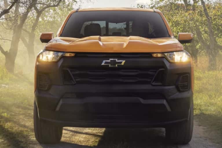 2026-Colorado-performance-drives-in-offroad-dirt-road-mobile